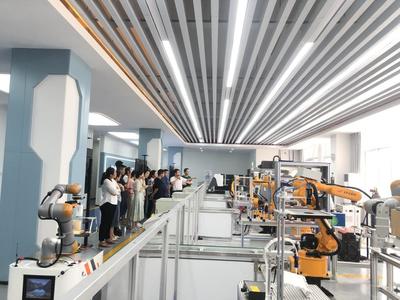 學(xué)校圓滿(mǎn)完成智能制造創(chuàng)新工廠(chǎng)系統(tǒng)集成與應(yīng)用師資班培訓(xùn)，助力人工智能行業(yè)應(yīng)用系統(tǒng)集成服務(wù)人才培養(yǎng)